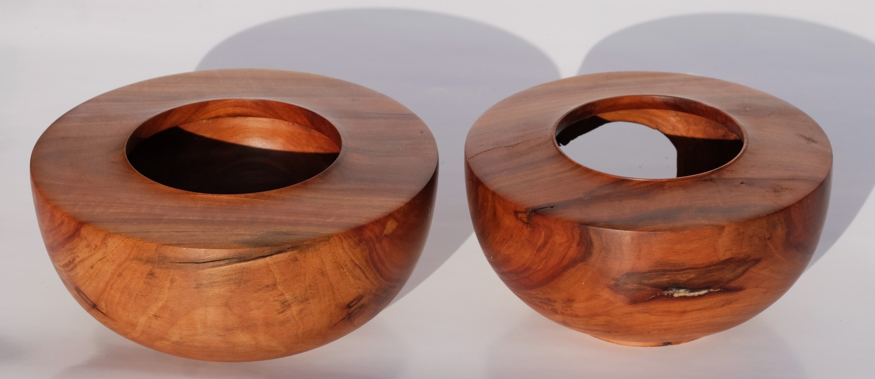 Zwei Schalen aus Apfelholz