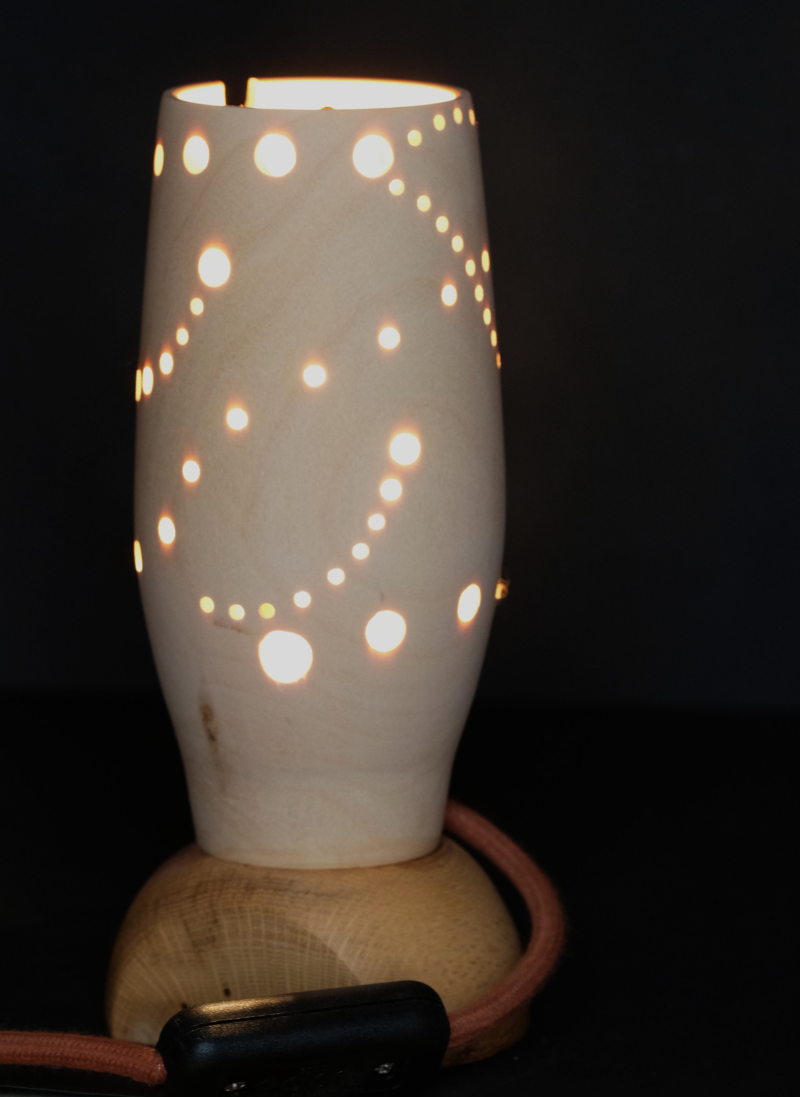 Stimmungsaufheller mit Fuß aus Eiche