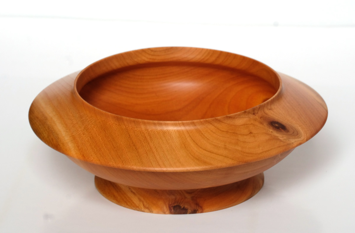 Hohe Schale aus Kirschholz